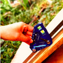 Regla triangular en ángulo para carpintería.