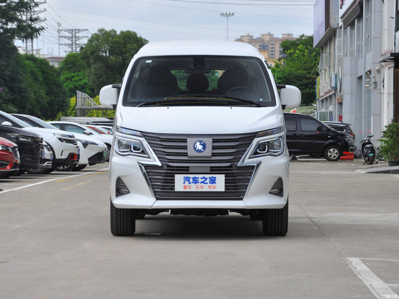 Van de pasajeros M5 Forthing Eléctrico 401km Rango Color Blanco/ Interior Negro