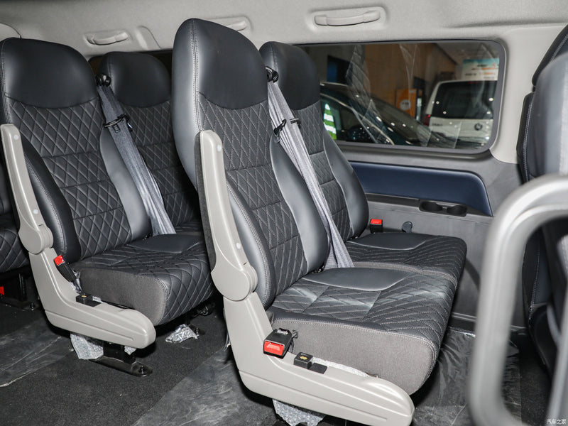 Van de pasajeros M5 Forthing Eléctrico 401km Rango Color Blanco/ Interior Negro