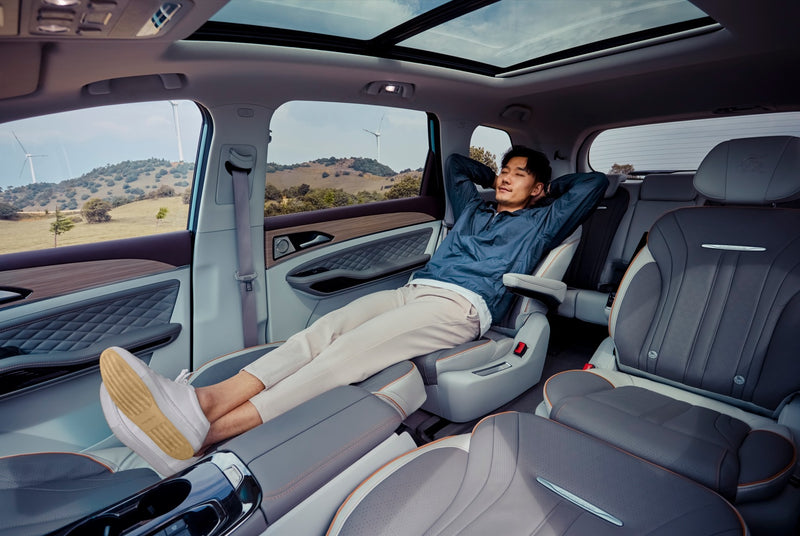 MPV YATCH 7 asientos Forthing Gasolina Vers. Exclusive 10 airbags 360° Cam Color Azul/ Interior Beig