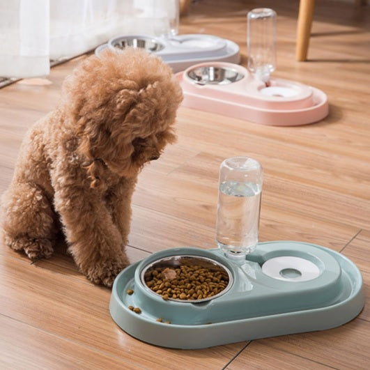 Tazón doble de agua y alimento para mascotas con base y soporte de plastico. Color Gris