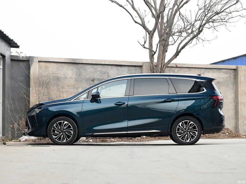 MPV YATCH 7 asientos Forthing Gasolina Vers Exclusive 10 airbags 360° Cam Color Cyan/ Interior NEGRO