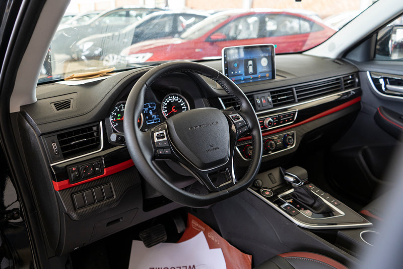 T5L SUV 7 Pasajeros Dongfeng Forthing 1.5T / 6AT automático . STANDART Exterior ROJO / Interior Negro