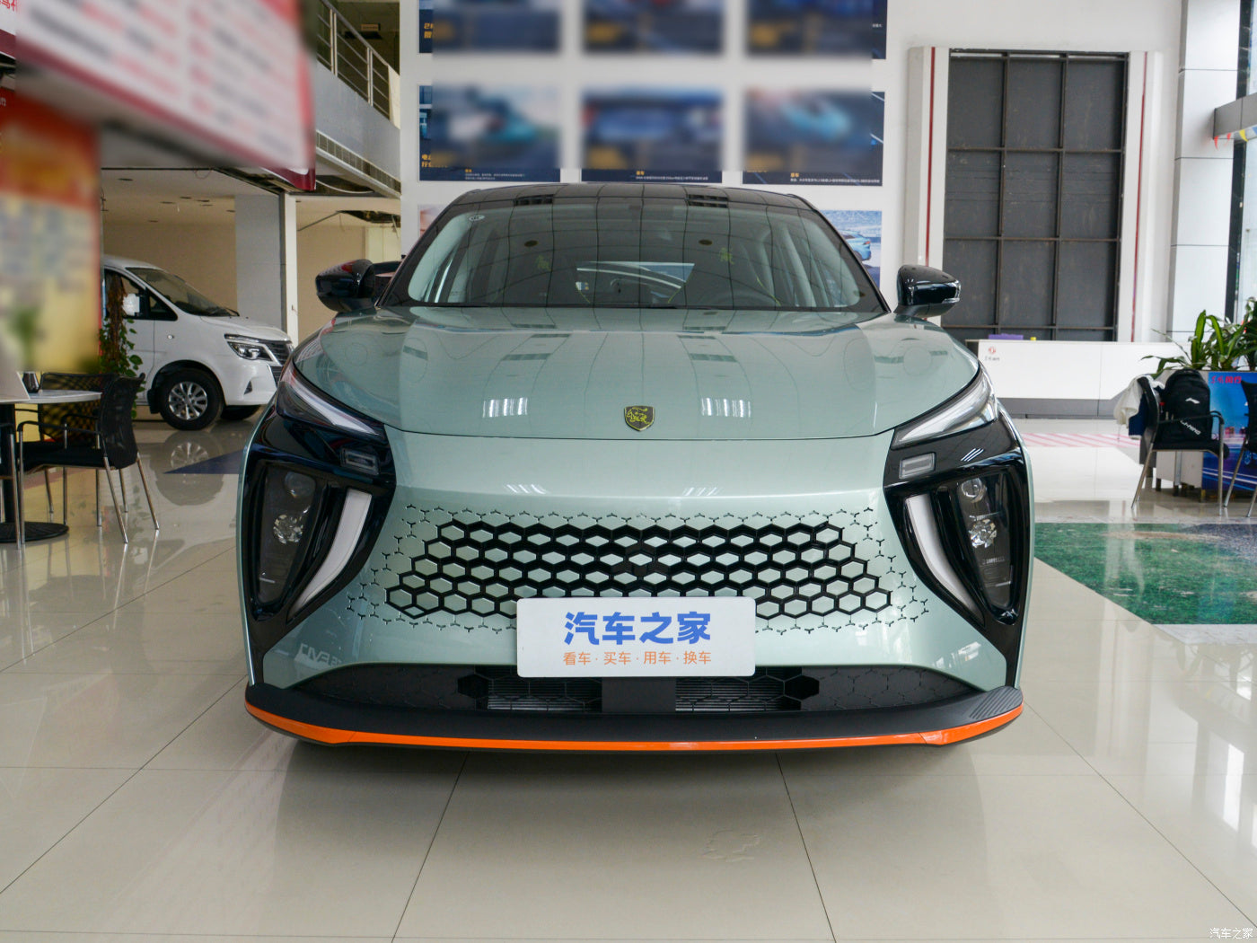 Vehículo Eléctrico SUV EV Friday 600km Forthing Noble type 360° Cam Color Verde Tecno /Interior Negr