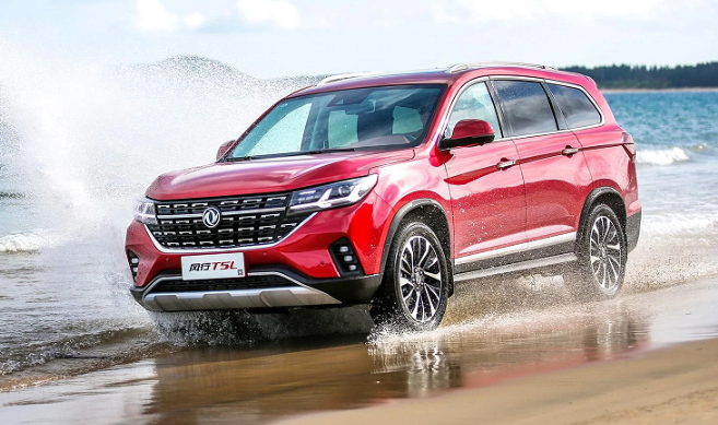 T5L SUV 7 Pasajeros Dongfeng Forthing 1.5T / 6AT automático . Confort Exterior ROJO / Interior Negro