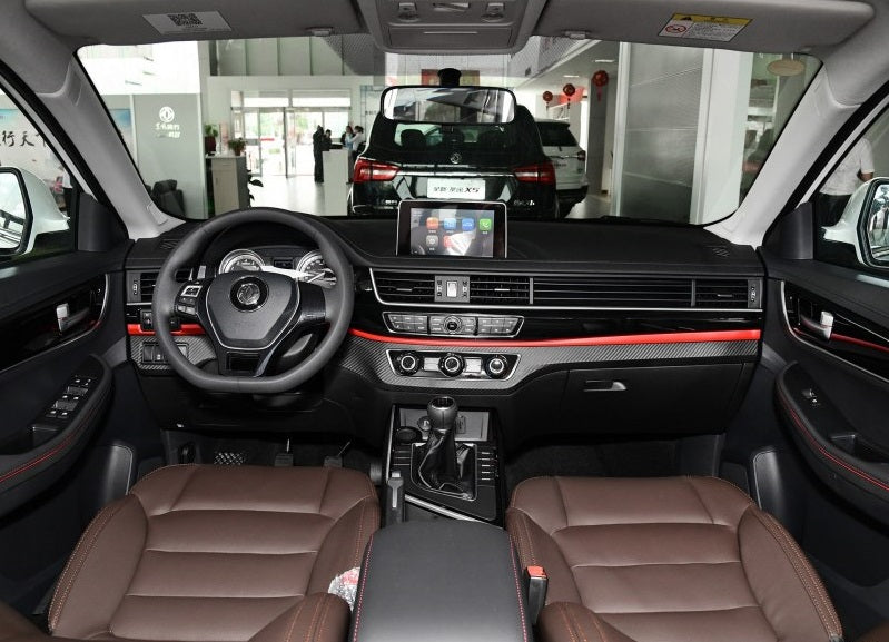 T5L SUV 7 Pasajeros Dongfeng Forthing 1.5T / 6AT automático . Confort Exterior Blanco / Interior Marron