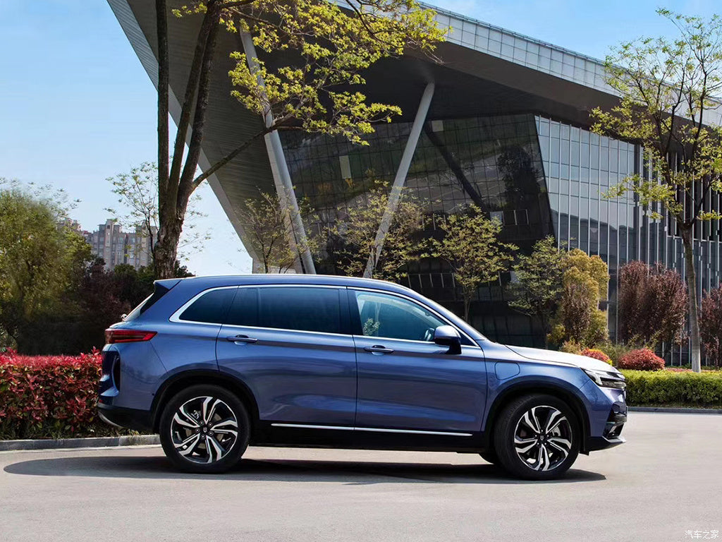 Carro Eléctrico SUV EV SKYWELL ET5 LV0 Eléctrico 410 km Autonomía Color Gris/ Interior Negro.