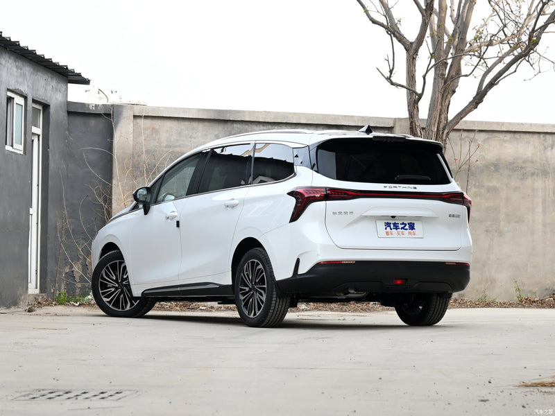 MPV YATCH 7 asientos Forthing Gasolina Vers. Exclusive 10 airbags 360° Cam Color Blanco/Interi. Beig