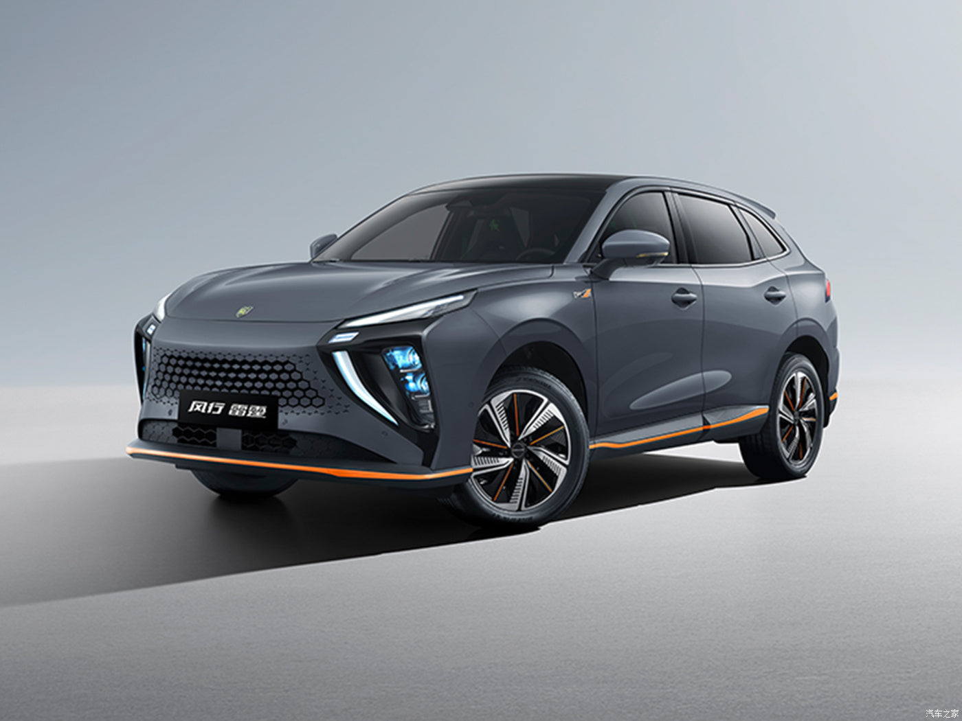 Carro Eléctrico SUV EV Friday 600km Forthing Version Noble type Color Gris OSCURO/ Interior Negro
