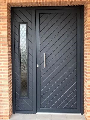 Perfil Lama para Puertas - Fijos - Portones. Espesor 1.2 mm. Largo 5.85 mts. Acabado Negro