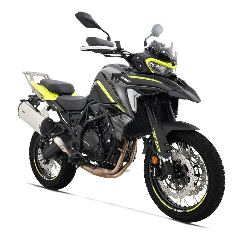 Benelli TRK702X 698cc Color Gris Motor de 2 cilindros, 4 tiempos, 8 válvulas, refrigerado por líquido, DOHC.