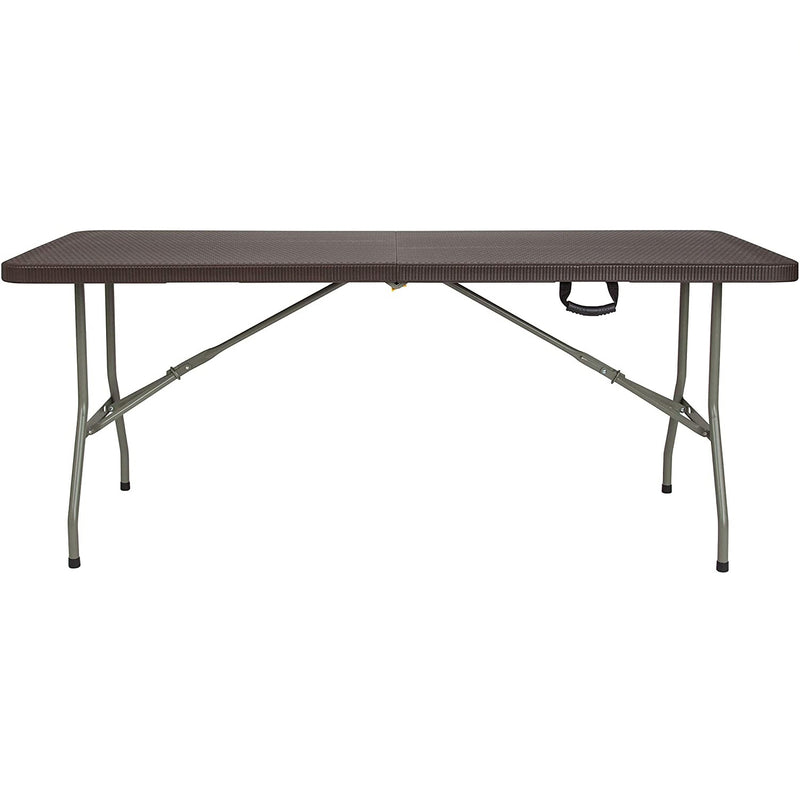 Mesa plástica plegable estilo rattan de 6 pies x 2.5 pies con marco de acero revestido.