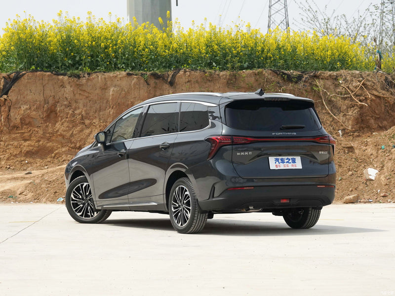 MPV YATCH 7 asientos Forthing Gasolina Exclusive 10 airbags 360° Cam Color Gris OSCURO /Interi NEGRO