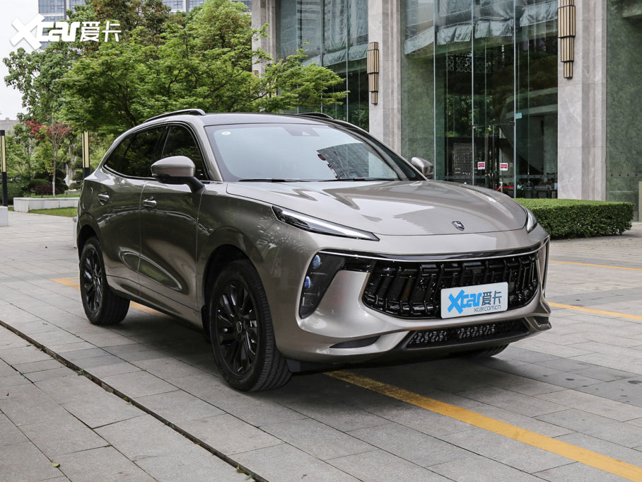 SUV T5EVO Dongfeng Forthing Gasolina Version Exclusive 8 airbags Color Gris Claro / Interior Marrón